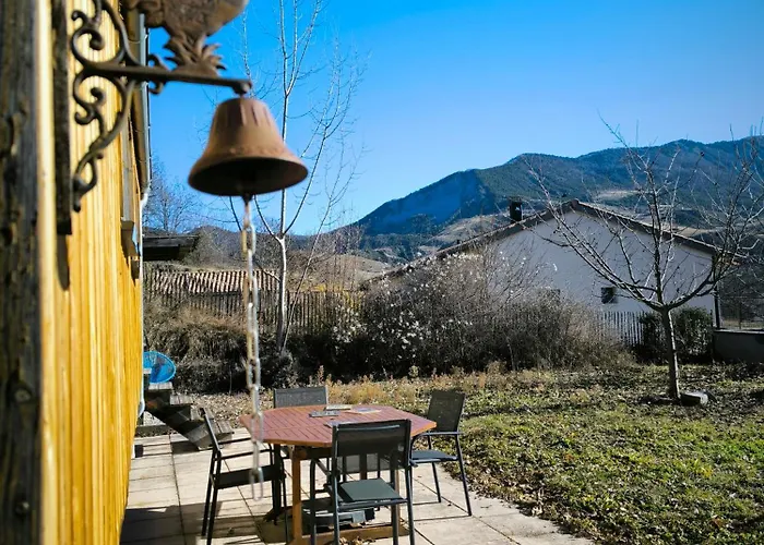 Belle Roulotte Avec Espace Bien-etre - Sisteron - Gap - Alpes Luxury tent Bayons